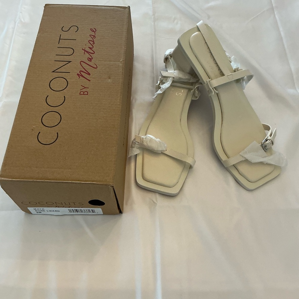 Women’s Coconuts by Matisse Maya Low Block Heel In The Color Bone, Size 9 NIB